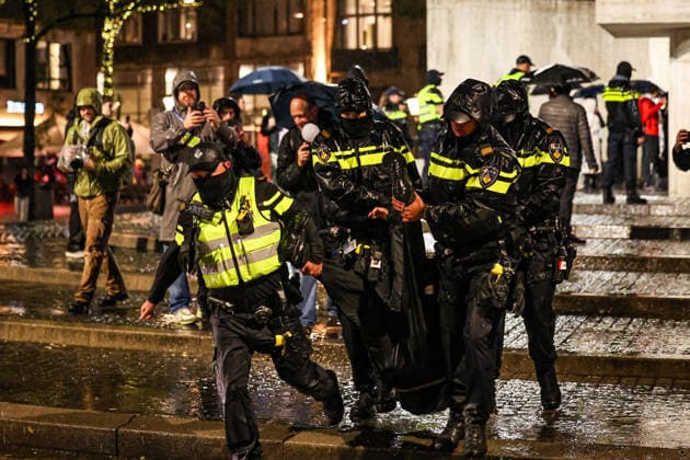 Pro-Palestinian demonstrators clash with police during counter-protest in Amsterdam AMSTERDAM, NETHERLANDS - SEPTEMBER 17: Police detain some protesters during a counter-protest against a pro-Israel event held at Dam Square in Amsterdam, Netherlands, on September 17, 2026. The counter-protest was relocated to Oude Turfmarkt after a court upheld the municipality’s decision to prohibit the demonstration at Dam Square. Fadel Dawod Anadolu Amsterdam Netherlands. Editorial use only. Please get in touch for any other usage.  Copyright: x2026xAnadoluxFadelxDawodx