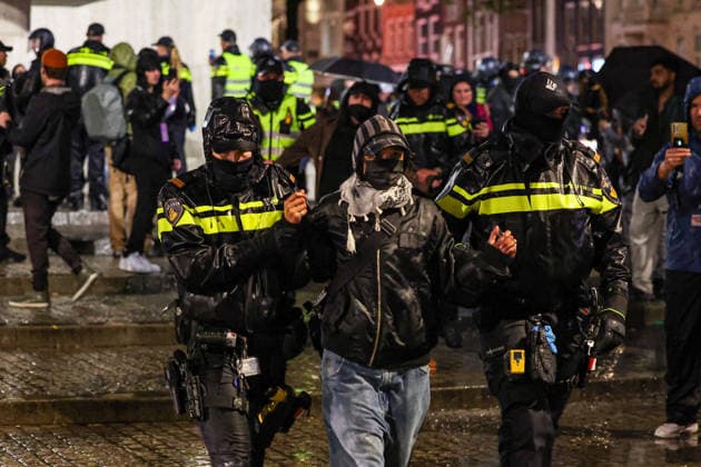 Pro-Palestinian demonstrators clash with police during counter-protest in Amsterdam AMSTERDAM, NETHERLANDS - SEPTEMBER 17: Police detain some protesters during a counter-protest against a pro-Israel event held at Dam Square in Amsterdam, Netherlands, on September 17, 2026. The counter-protest was relocated to Oude Turfmarkt after a court upheld the municipality’s decision to prohibit the demonstration at Dam Square. Fadel Dawod Anadolu Amsterdam Netherlands. Editorial use only. Please get in touch for any other usage.  Copyright: x2026xAnadoluxFadelxDawodx