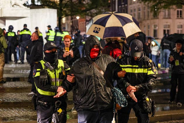 Pro-Palestinian demonstrators clash with police during counter-protest in Amsterdam AMSTERDAM, NETHERLANDS - SEPTEMBER 17: Police detain some protesters during a counter-protest against a pro-Israel event held at Dam Square in Amsterdam, Netherlands, on September 17, 2026. The counter-protest was relocated to Oude Turfmarkt after a court upheld the municipality’s decision to prohibit the demonstration at Dam Square. Fadel Dawod Anadolu Amsterdam Netherlands. Editorial use only. Please get in touch for any other usage.  Copyright: x2026xAnadoluxFadelxDawodx