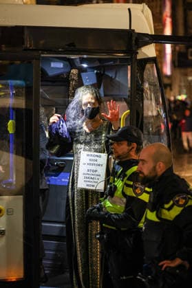 Pro-Palestinian demonstrators clash with police during counter-protest in Amsterdam AMSTERDAM, NETHERLANDS - SEPTEMBER 17: Pro-Palestinian demonstrators clash with police during a counter-protest against a pro-Israel event held at Dam Square in Amsterdam, Netherlands, on September 17, 2026. The counter-protest was relocated to Oude Turfmarkt after a court upheld the municipality’s decision to prohibit the demonstration at Dam Square. Fadel Dawod Anadolu Amsterdam Netherlands. Editorial use only. Please get in touch for any other usage.  Copyright: x2026xAnadoluxFadelxDawodx