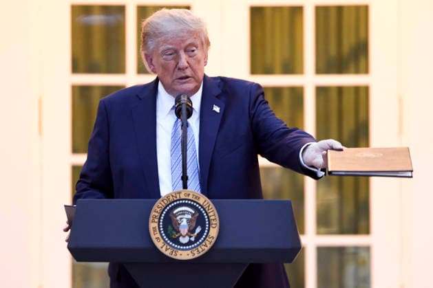 US President Trump speaks to hunters and fisherman in the Rose Garden US President Donald Trump speaks to more than 100 hunters and fisherman at a dinner in the Rose Garden of the White House in Washington, DC, USA, 17 September 2026. The president spoke about lifting Biden-era restrictions on hunting and fishing on public lands. WASHINGTON DISTRICT OF COLUMBIA United States  Copyright: xPool ABACAx