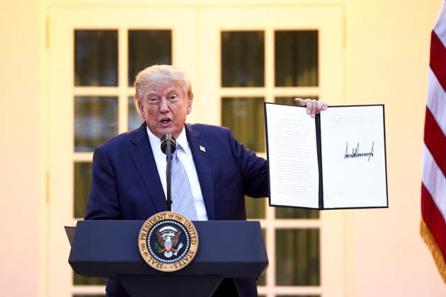 US President Trump speaks to hunters and fisherman in the Rose Garden US President Donald Trump speaks to more than 100 hunters and fisherman at a dinner in the Rose Garden of the White House in Washington, DC, USA, 17 September 2026. The president spoke about lifting Biden-era restrictions on hunting and fishing on public lands. WASHINGTON DISTRICT OF COLUMBIA United States  Copyright: xPool ABACAx