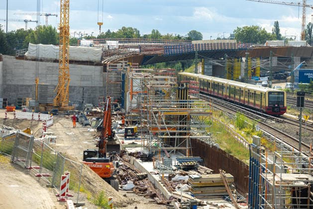 A100 Road Resurfacing of the Westend Bridge, Germany, Berlin-Westend, September 17, 2026: Construction site for the new A100 bridge over the Ringbahn tracks, built to replace the prestressed concrete structure that was demolished in the spring of 2025