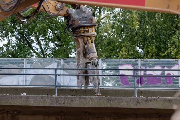 Excavators and rubble at the construction site of the approach bridge to the Nordbrücke in Bonn on September 26, 2017. Specialized excavators and rubble dominate the scene at t Copyright: xMarcxJohnx
