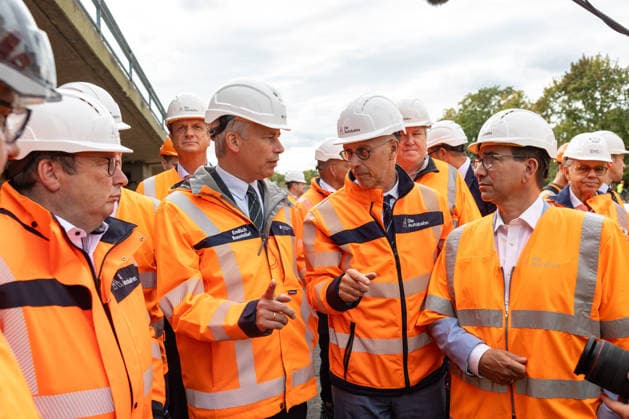 Federal Minister of Transportation Steffen Bilger inspects demolition work on the approach bridge of the Nordbrücke in Bonn, September 26, 2017. Oliver Krischer, North Rhine- Copyright: xMarcxJohnx