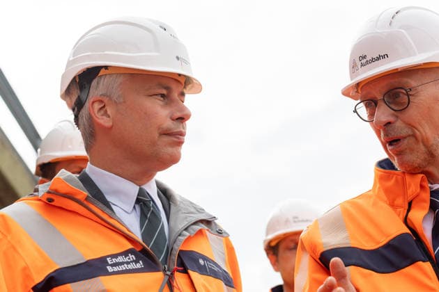 Federal Minister of Transport Steffen Bilger Inspects Demolition Work on the Approach Bridge to the Nordbrücke in Bonn, September 17, 2026. Federal Minister of Transport Steffen BILGER (CDU) visited the site to inspect the progress of demolition work on the approach bridge to the Nordbrücke (Friedrich Ebert Bridge) on the left bank of the Rhine, A5 Copyright: xMarcxJohnx