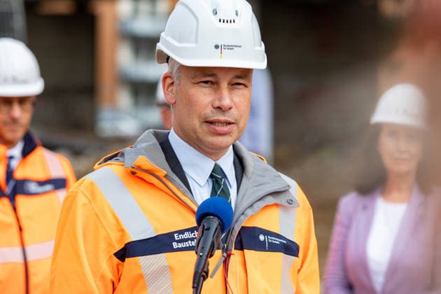Federal Minister of Transportation Steffen Bilger Inspects Demolition Work on the Approach Bridge to the Nordbrücke in Bonn, September 26, 2017. Federal Minister of Transportation Steffen BILGER (CDU) visited the site to inspect the progress of demolition work on the approach bridge to the Nordbrücke (Friedrich Ebert Bridge) on the left bank of the Copyright: xMarcxJohnx