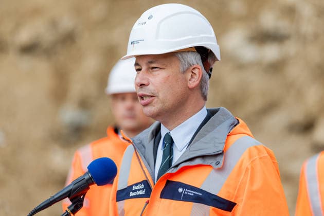 Federal Minister of Transportation Steffen Bilger Inspects Demolition Work on the Approach Bridge to the Nordbrücke in Bonn, September 26, 2017. Federal Minister of Transportation Steffen BILGER (CDU) visited the site to inspect the progress of demolition work on the approach bridge to the Nordbrücke (Friedrich Ebert Bridge) on the left bank of the Copyright: xMarcxJohnx