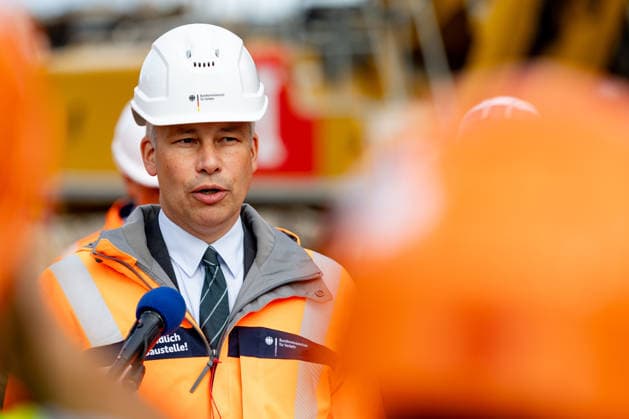 Federal Minister of Transportation Steffen Bilger Inspects Demolition Work on the Approach Bridge to the Nordbrücke in Bonn, September 26, 2017. Federal Minister of Transportation Steffen BILGER (CDU) visited the site to inspect the progress of demolition work on the approach bridge to the Nordbrücke (Friedrich Ebert Bridge) on the left bank of the Copyright: xMarcxJohnx