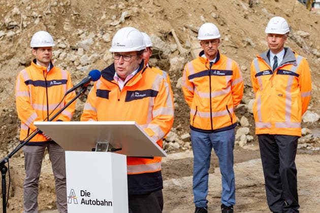 Federal Minister of Transportation Steffen Bilger inspects demolition work on the approach bridge of the Nordbrücke in Bonn, September 26, 2017. Oliver Krischer, NRW State Minister for the Environment, Nature Conservation, and Transportation Oliver Krischer The Copyright: xMarcxJohnx
