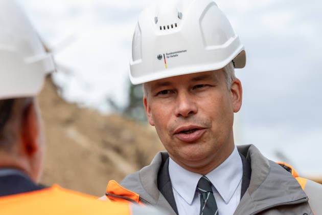 Federal Minister of Transportation Steffen Bilger inspects demolition work on the approach bridge to the Nordbrücke in Bonn, September 26, 2017. Federal Minister of Transportation Steffen BILGER (CDU) visits the site to assess the progress of demolition work on the approach bridge to the Nordbrücke (Friedrich Ebert Bridge) on the left bank of the R Copyright: xMarcxJohnx