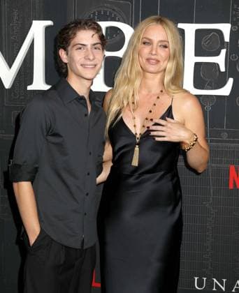 September 17, 2026, New York, New York, USA: Actors JACOB TREMBLAY and ANNABELLEÃäWALLIS seen wearing a dress by Ulla Johnson at the Netflix New York Special Screening of Unabomber held at Metrograph. New York USA  - ZUMAk03_ 20260917_zaf_k03_067 Copyright: xNancyxKaszermanx