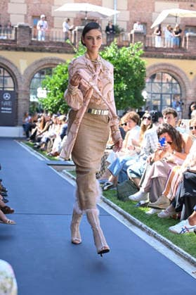 September 17, 2026, Madrid, Spain: A model parades with Malone design during the Mercedes Benz Fashion Week Madrid at Cibeles Palace in Madrid. Madrid Spain  - ZUMAs197 20260917_aaa_s197_229 Copyright: xAtilanoxGarciax