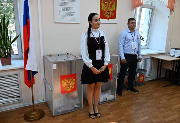 Russia Parliamentary Election 9245496 18.09.2026 Members of a local electoral commission wait for voters at a polling station during elections to Russia s ninth State Duma, the lower house of parliament, and the eighth Legislative Assembly of Primorye Territory in Vladivostok, Russia. Vitaliy Ankov Sputnik Vladivostok Primorye Territory Russia  Copyright: xVitaliyxAnkovx