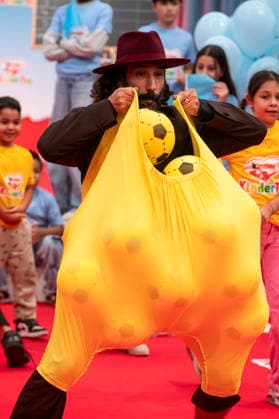 ABB CHILDREN S DAY: Massimo Sinato catches a ball while wearing baggy pants at the Children s Day event at Atelier Gardens Berlin on September 17, 2026