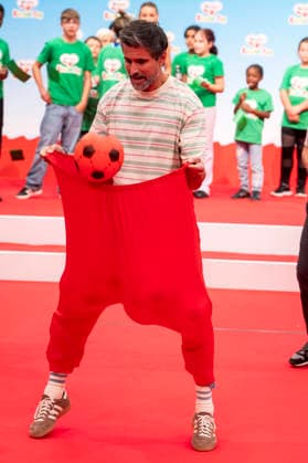 ABB CHILDREN S DAY: Tom Beck Catches a Ball at the Children s Day Event at the Atelier Gardens in Berlin on September 17, 2026