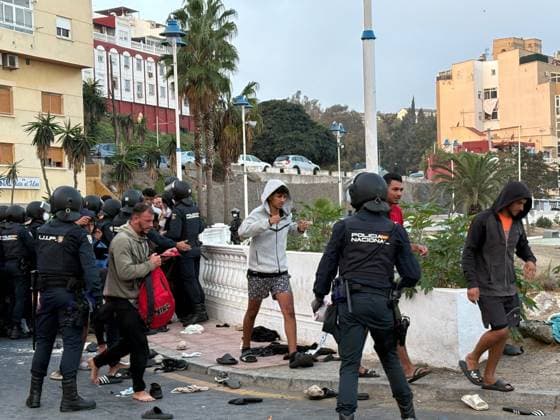 The transfer of migrants from the beaches of Ceuta to the camp set up at the city’s port has begun. State Security Forces are organizing the migrants for their transfer to the Port of Ceuta, on September 18, 2026, in Ceuta, Spain. The State Security Forces (FCSE) have begun transferring migrants from the beaches of El Trampolín and Benítez to the port facilities, which have been set up over the past few days. SEPTEMBER 18, 2026. PIXELATED Gabriela Sardá Nún Ceuta Ceuta, Spain  Copyright: xGabrielaxSardaxNunezx 7782648