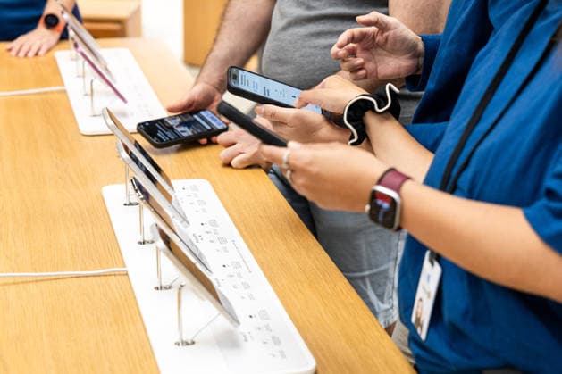 Apple Launches Its New Products Several people check out the new iPhone models at the Apple Store in Puerta del Sol on September 18, 2026, in Madrid, Spain. Apple is unveiling its new line of smartphones today iPhone 18, Apple Watch Series 12, Apple Watch Ultra 4, and AirPods. Apple is also releasing its first foldable iPhone, the iPhone Duo. SEPTEMBER 18, 2026 Carlos Lujá Madrid, Spain  Copyright: xCarlosxLujanx 7782665