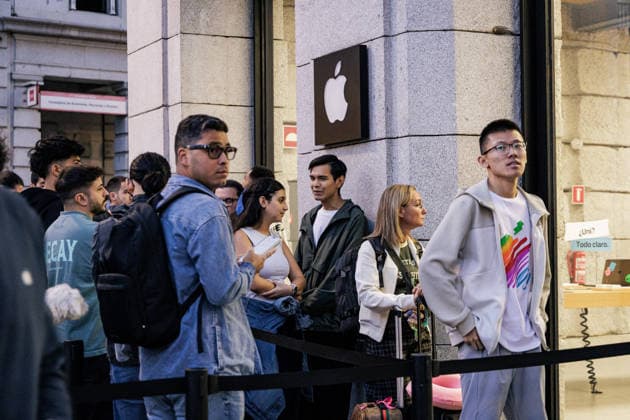Apple Launches Its New Products Chinese tourist Junlai Zhang is first in line to enter the Apple Store at Puerta del Sol on September 18, 2026, in Madrid, Spain. Apple is unveiling its new line of smartphones today iPhone 18, Apple Watch Series 12, Apple Watch Ultra 4, and AirPods. Apple is also releasing its first foldable iPhone, the iPhone Duo. SEPTEMBER 18, 2026 Carlos Lujá Madrid, Spain  Copyright: xCarlosxLujanx 7782654