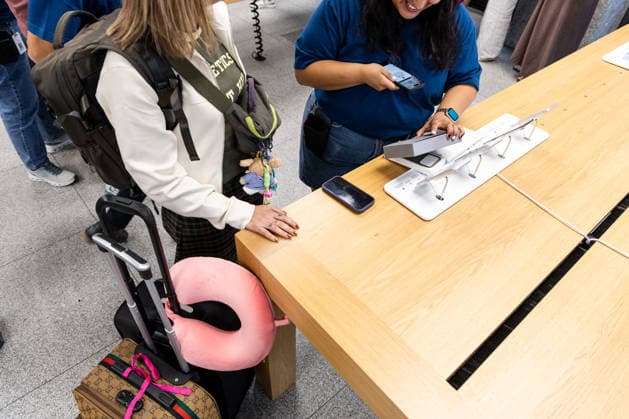 Apple Launches Its New Products Several people view the new iPhone models at the Apple Store in Puerta del Sol on September 18, 2026, in Madrid, Spain. Apple is unveiling its new line of smartphones today iPhone 18, Apple Watch Series 12, Apple Watch Ultra 4, and AirPods. Apple is also releasing its first foldable iPhone, the iPhone Duo. SEPTEMBER 18, 2026 Carlos Lujá Madrid, Spain  Copyright: xCarlosxLujanx 7782668