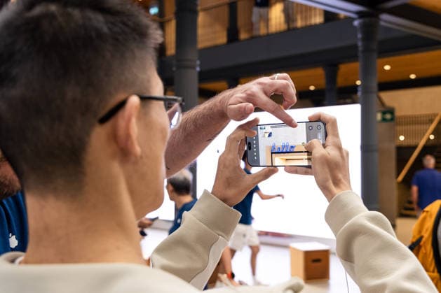 Apple Launches Its New Products A person tries out the new iPhone model at the Apple Store in Puerta del Sol on September 18, 2026, in Madrid, Spain. Apple is unveiling its new line of smartphones today iPhone 18, Apple Watch Series 12, Apple Watch Ultra 4, and AirPods. Apple is also releasing its first foldable iPhone, the iPhone Duo. SEPTEMBER 18, 2026 Carlos Lujá Madrid, Spain  Copyright: xCarlosxLujanx 7782672