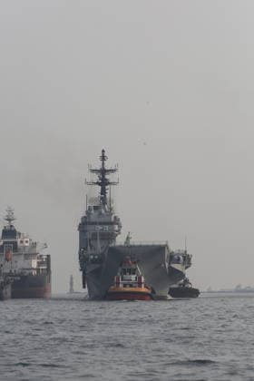 Indonesia s first aircraft carrier JAKARTA, INDONESIA - SEPTEMBER 18 : A former Italian Navy aircraft carrier, ITS Giuseppe Garibaldi, arrives at Pier 107 of Tanjung Priok port in Jakarta, Indonesia, on September 18, 2026. The through-deck aviation cruiser class ITS Giuseppe Garibaldi will be Indonesia’s first aircraft carrier, was donated by the Italian government to Indonesia and arrived after sailing for 25 days from Italy. Indonesia plans to use the vessel primarily for military operations other than war, including disaster response and humanitarian assistance, as part of efforts to strengthen and modernize the Indonesian Navy s integrated fleet weapons system. Agoes Rudianto Anadolu Jakarta Indonesia. Editorial use only. Please get i  Copyright: x2026xAnadoluxAgoesxRudiantox