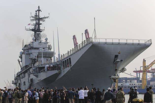 Indonesia s first aircraft carrier JAKARTA, INDONESIA - SEPTEMBER 18 : A former Italian Navy aircraft carrier, ITS Giuseppe Garibaldi, arrives at Pier 107 of Tanjung Priok port in Jakarta, Indonesia, on September 18, 2026. The through-deck aviation cruiser class ITS Giuseppe Garibaldi will be Indonesia’s first aircraft carrier, was donated by the Italian government to Indonesia and arrived after sailing for 25 days from Italy. Indonesia plans to use the vessel primarily for military operations other than war, including disaster response and humanitarian assistance, as part of efforts to strengthen and modernize the Indonesian Navy s integrated fleet weapons system. Agoes Rudianto Anadolu Jakarta Indonesia. Editorial use only. Please get i  Copyright: x2026xAnadoluxAgoesxRudiantox