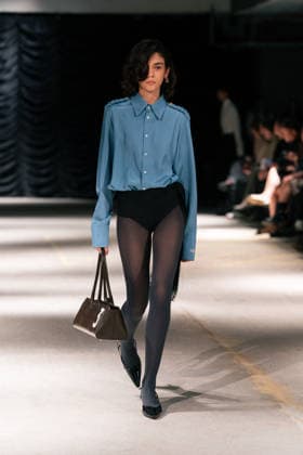 LFW - Mithridate Runway A model walks the runway at the Mithridate show during London Fashion Week September 2026 at The Banking Hall in London, England on September 17, 2026. Photo by LounisPhotography ABACAPRESS.COM London United Kingdom  Copyright: xLounisPhotography ABACAx