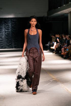 LFW - Mithridate Runway A model walks the runway at the Mithridate show during London Fashion Week September 2026 at The Banking Hall in London, England on September 17, 2026. Photo by LounisPhotography ABACAPRESS.COM London United Kingdom  Copyright: xLounisPhotography ABACAx