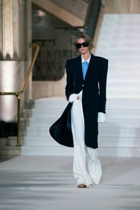 LFW - Paul Costelloe Runway A model walks the runway at the Paul Costelloe show during London Fashion Week September 2026 at The Banking Hall in London, England on September 17, 2026. Photo by LounisPhotography ABACAPRESS.COM London United Kingdom  Copyright: xLounisPhotography ABACAx