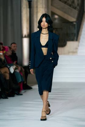 LFW - Paul Costelloe Runway A model walks the runway at the Paul Costelloe show during London Fashion Week September 2026 at The Banking Hall in London, England on September 17, 2026. Photo by LounisPhotography ABACAPRESS.COM London United Kingdom  Copyright: xLounisPhotography ABACAx