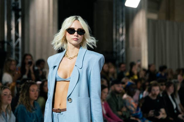 LFW - Paul Costelloe Runway A model walks the runway at the Paul Costelloe show during London Fashion Week September 2026 at The Banking Hall in London, England on September 17, 2026. Photo by LounisPhotography ABACAPRESS.COM London United Kingdom  Copyright: xLounisPhotography ABACAx