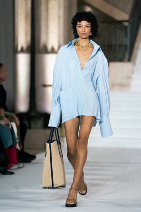 LFW - Paul Costelloe Runway A model walks the runway at the Paul Costelloe show during London Fashion Week September 2026 at The Banking Hall in London, England on September 17, 2026. Photo by LounisPhotography ABACAPRESS.COM London United Kingdom  Copyright: xLounisPhotography ABACAx