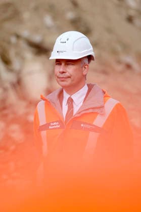 Federal Transportation Minister Steffen Bilger (CDU) was briefed on the current status of demolition work on the approach bridge to Bonn s Nordbrücke during a visit. Bonn, September 17, 2026, North Rhine-Westphalia, Germany Copyright: xChristophxHardtx