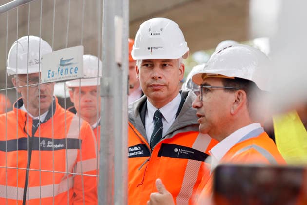 Federal Transportation Minister Steffen Bilger (CDU), pictured here alongside Bonn Mayor Guido Deus (CDU), was briefed during a visit on the current status of demolition work on the approach bridge to the Bonn North Bridge and spoke on the sidelines with protesters who criticized the width of the new bridge, for which residential buildings will likely have Copyright: xChristophxHardtx