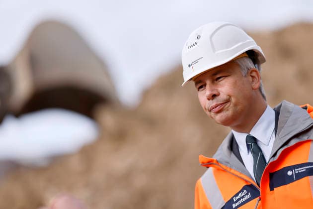 Federal Transportation Minister Steffen Bilger (CDU) was briefed on the current status of demolition work on the approach bridge to Bonn s Nordbrücke during a visit. Bonn, September 17, 2026, North Rhine-Westphalia, Germany Copyright: xChristophxHardtx