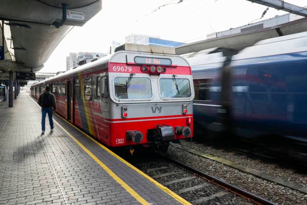 Train Strike in Oslo, September 18, 2026, Oslo S, Friday Morning: The Norwegian Locomotive Engineers Union (NLF) and Vy failed to reach an agreement in mediation. On Friday morning, the locomotive engineers went on strike. Photo: Fredrik Varfjell, NTB, Oslo, Norway, VFuMIwnPOX4, EDITORIAL USE ONLY, Ref BNCVFuMIwnPOX4 jpg  Copyright: xFredrikxVarfjellx xNTBx