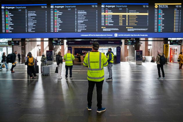 Train Strike in Oslo, September 18, 2026: Strike picket line at Oslo S on Friday morning. The Norwegian Locomotive Engineers Union (NLF) and Vy failed to reach an agreement in mediation. On Friday morning, the locomotive engineers will go on strike. Photo: Fredrik Varfjell, NTB, Oslo, Norway bcl NpC00qc EDEDITORIAL USE ONLY Ref BNCbcl NpC00qc jpg  Copyright: xFredrikxVarfjellx xNTBx