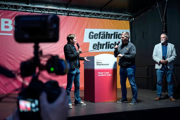 MV Wahl 2026, BSW Bündnis Sahra Wagenknecht DEUTSCHLAND, Mecklenburg-Vorpommern, Schwerin, MV Landtagswahlen 2026, Wahlkampfveranstaltung Sarah kommt des BSW Bündnis Sahra Wagenknecht auf dem Schweriner Marktplatz am 17. Sep 2026, MV BSW Kandidaten links Sabine Firnhaber, rechts Peter Schabbel Schwerin Mecklenburg-Vorpommern Deutschland