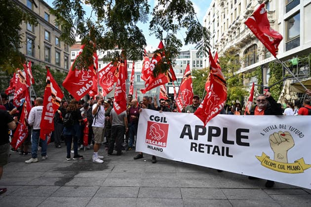 Apple retail employees strike in Milan MILAN, ITALY - SEPTEMBER 18: Apple retail employees take part in a protest outside the Apple Store in Piazza Liberty during a nationwide strike in Milan, Italy, on September 18, 2026. The strike, called by Italian trade unions over staffing shortages, increasing workloads and working conditions, coincides with the launch of Apple s new iPhone 18 Pro and Pro Max in stores. Piero Cruciatti Anadolu Milan Italy. Editorial use only. Please get in touch for any other usage.  Copyright: x2026xAnadoluxPieroxCruciattix