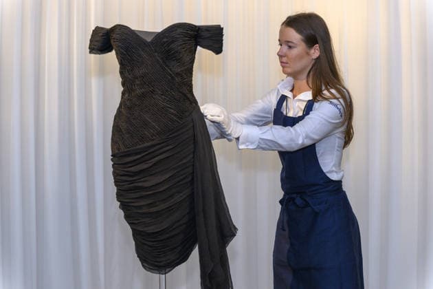 Princess Diana s Historic Revenge Dress at Sotheby’s Auction House London LONDON, UNITED KINGDOM - SEPTEMBER 18: Sothebys’s Auction House London unveil the late Princess Diana’s Revenge Dress in London, United Kingdom on September 18, 2026. The iconic black silk evening dress by designer Christina Stambolian, was worn by Diana, Princess of WaleWales, at the Serpentine Gallery in 1994. The dress will be offered on 9 December during Sotheby’s luxury week in New York with an estimate of £110-220,000 ($150,000-300,000). Ray Tang Anadolu London United Kingdom. Editorial use only. Please get in touch for any other usage.  Copyright: x2026xAnadoluxRayxTangx