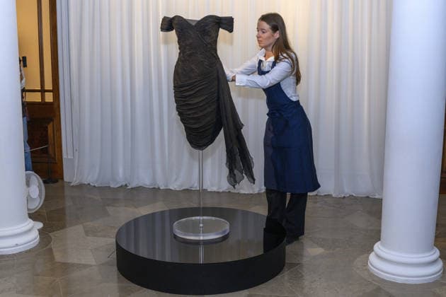 Princess Diana s Historic Revenge Dress at Sotheby’s Auction House London LONDON, UNITED KINGDOM - SEPTEMBER 18: Sothebys’s Auction House London unveil the late Princess Diana’s Revenge Dress in London, United Kingdom on September 18, 2026. The iconic black silk evening dress by designer Christina Stambolian, was worn by Diana, Princess of WaleWales, at the Serpentine Gallery in 1994. The dress will be offered on 9 December during Sotheby’s luxury week in New York with an estimate of £110-220,000 ($150,000-300,000). Ray Tang Anadolu London United Kingdom. Editorial use only. Please get in touch for any other usage.  Copyright: x2026xAnadoluxRayxTangx