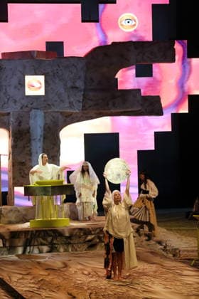 Tarren Johnson and the ensemble during the photo shoot for *Wednesday of Light* at the Deutsche Oper in Berlin, September 17, 2026. Opera by Karlheinz Stockhausen. Musical direction: Maxime Pascal. Director: Susanne Kennedy. Set design: Markus Selg. Costume design: Andra Dumitrascu. Premiere: September 19, 2026, at the Deutsche Oper Berlin. *Mittwoch aus Licht*