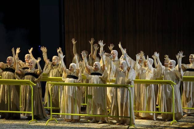 The ensemble during the photo rehearsal for *Wednesday of Light* at the Deutsche Oper in Berlin, September 17, 2026. Opera by Karlheinz Stockhausen. Musical Director: Maxime Pascal. Director: Susanne Kennedy. Set Design: Markus Selg. Costume Design: Andra Dumitrascu. The premiere is on September 19, 2026. Deutsche Oper Berlin. *Wednesday of Light*