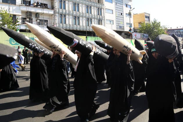 Armed volunteers march through central Tehran in Basij-led mobilization rally TEHRAN, IRAN - SEPTEMBER 18: (RESTRICTIONS: No Access Israel Media Persian Language TV Stations Outside Iran Strictly No Access BBC Persian VOA Persian Manoto TV Iran International TV) Armed volunteers registered with the Janfada-ye Iran program march between Imam Hossein Square and Enqelab Square in Tehran, Iran on September 18, 2026. Led by the Basij paramilitary force affiliated with the Islamic Revolutionary Guard Corps (IRGC), demonstrators carrying automatic rifles and long-barrel weapons took to the streets to demonstrate wartime mobilization and national defense readiness following recent US and Israeli strikes. Fatemeh Bahrami Anadolu Tehran Iran. Ed  Copyright: x2026xAnadoluxFatemehxBahramix