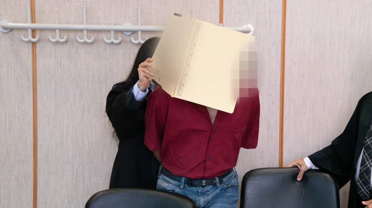 September 18, 2026, xblx, Local News, Charges Including Attempted Murder: The Defendant and His Defense Attorneys—As of Today, a 21-year-old man and a 17-year-old woman are standing trial at the Regional Court. The charges include attempted murder. The prosecution accuses them o