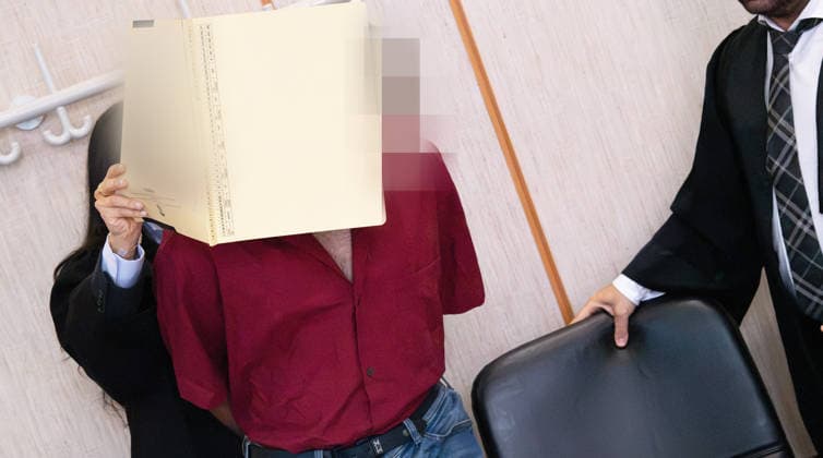 September 18, 2026, xblx, Local News, Charges Including Attempted Murder: The Defendant and His Defense Attorneys—As of Today, a 21-year-old man and a 17-year-old woman are standing trial at the Regional Court. The charges include attempted murder. The prosecution accuses them o