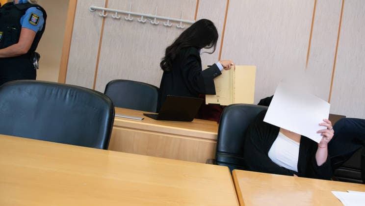 September 18, 2026, xblx, Local News, Charges Including Attempted Murder: The Two Defendants and Their Defense Attorneys—As of Today, a 21-year-old man and a 17-year-old woman are standing trial at the Regional Court. The charges include attempted murder. The prosecution