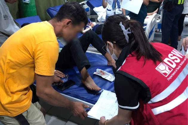 Philippine school shooting killed at least three, leaving eight injured BANGA, PHILIPPINES- SEPTEMBER 18: (----EDITORIAL USE ONLY - MANDATORY CREDIT - PHILIPPINE DSWD HANDOUT - NO MARKETING NO ADVERTISING CAMPAIGNS - DISTRIBUTED AS A SERVICE TO CLIENTS----) (EDITORS NOTE: The face of personnel have been blurred) Personnel from the Philippine Department of Social Welfare and Development provide assistance to injured people, following a shooting that killed at least three and injured eight people at the Banga National High School, in Banga, Southern Cotabato, Philippines, on September 18, 2026. The shooting happened at the Banga National High School in Southern Philippines on Friday afternoon local time, killing at least three people, inc Copyright: x2026xAnadoluxPhilippinexDSWD xHandoutx
