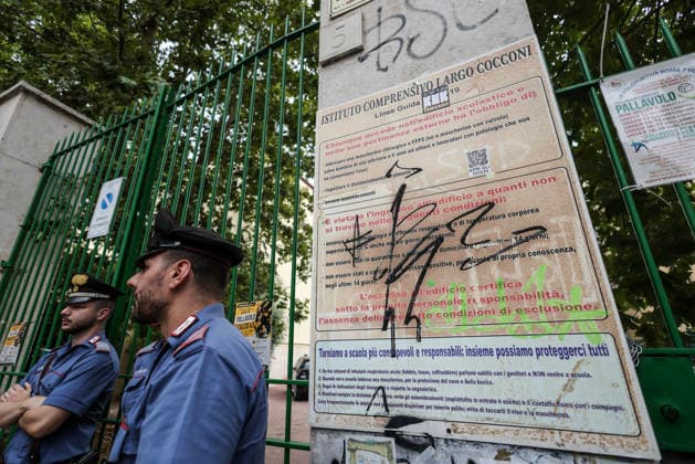 September 18, 2026, Rome, Italia, Italy: A 13-year-old student stabbed his teacher in class and sprayed pepper spray at the Verga Institute in Largo Cocconi, in the Collatina area of Rome, September 18, 2026. Rome Italy  - ZUMAa289 20260918_zia_a289_052 Copyright: xFrancescoxFotiax xAgfx
